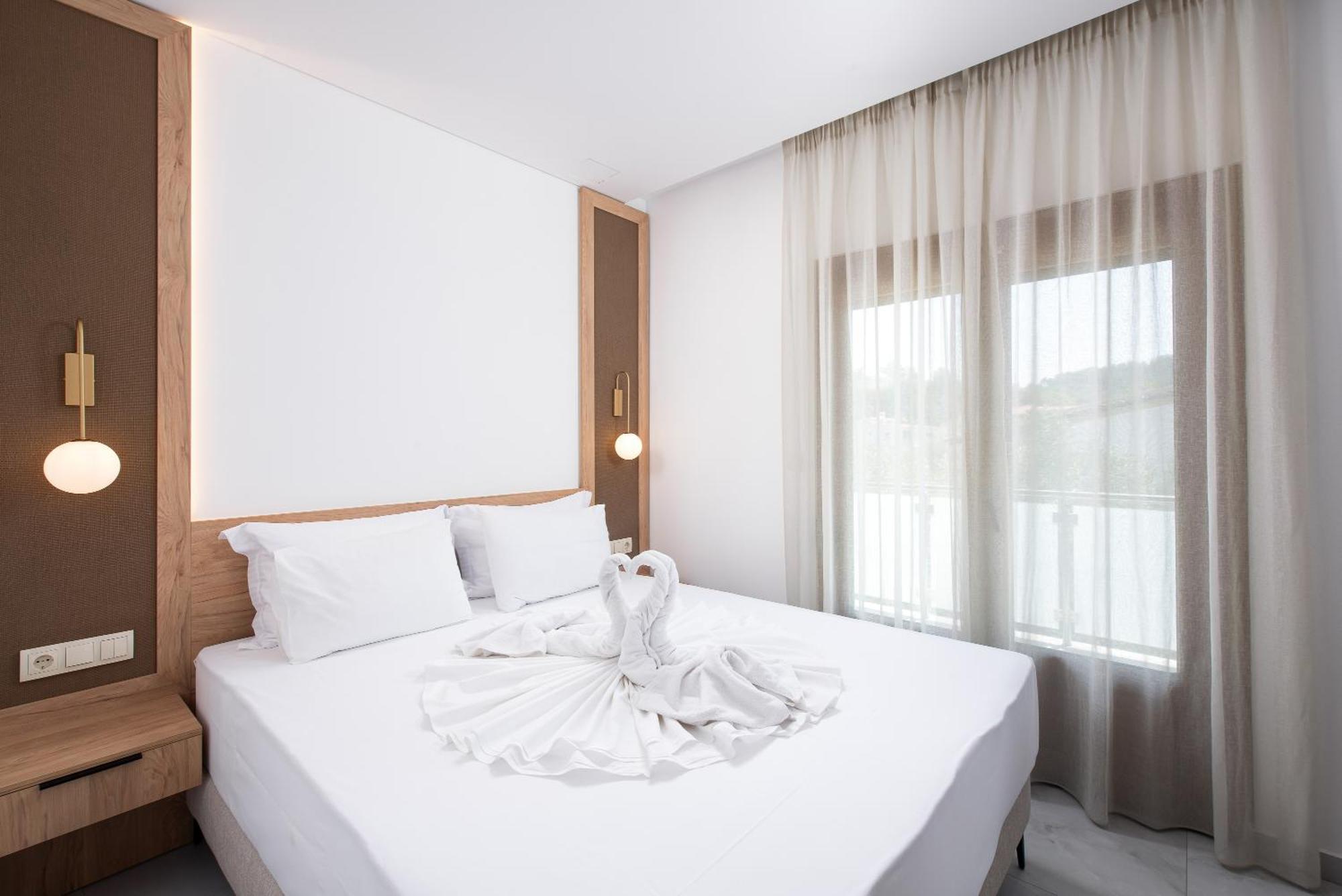 Olivento Beach Front Suites Potos Exterior foto